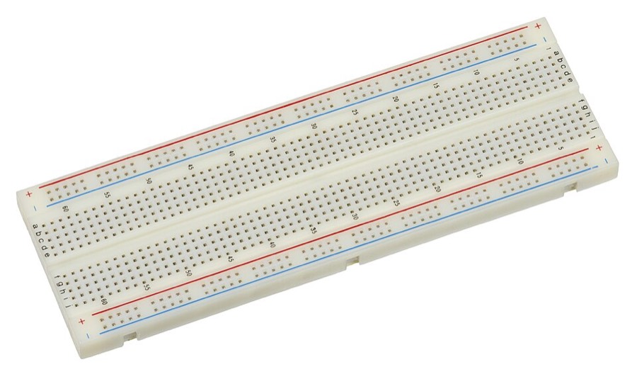 Wit breadboard met rijen gaatjes